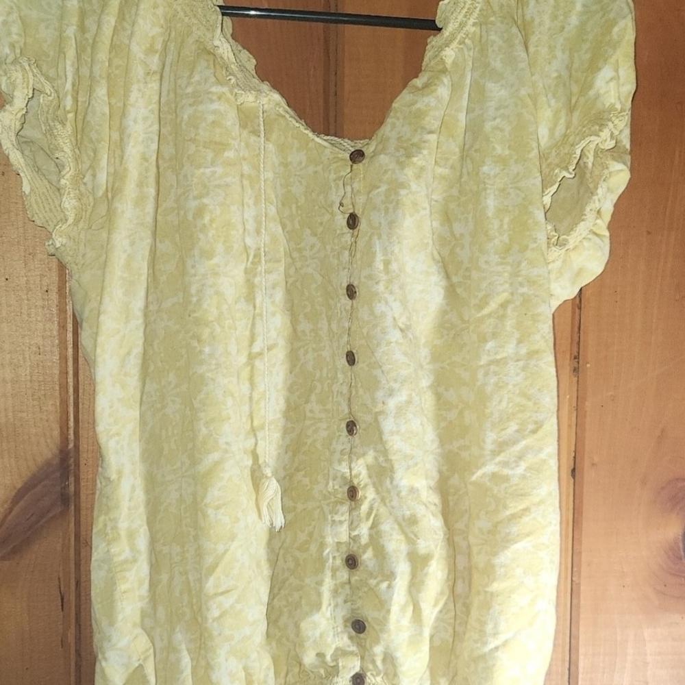 Relativity Pale Yellow Button-Front Ruffle Sleeve Blouse